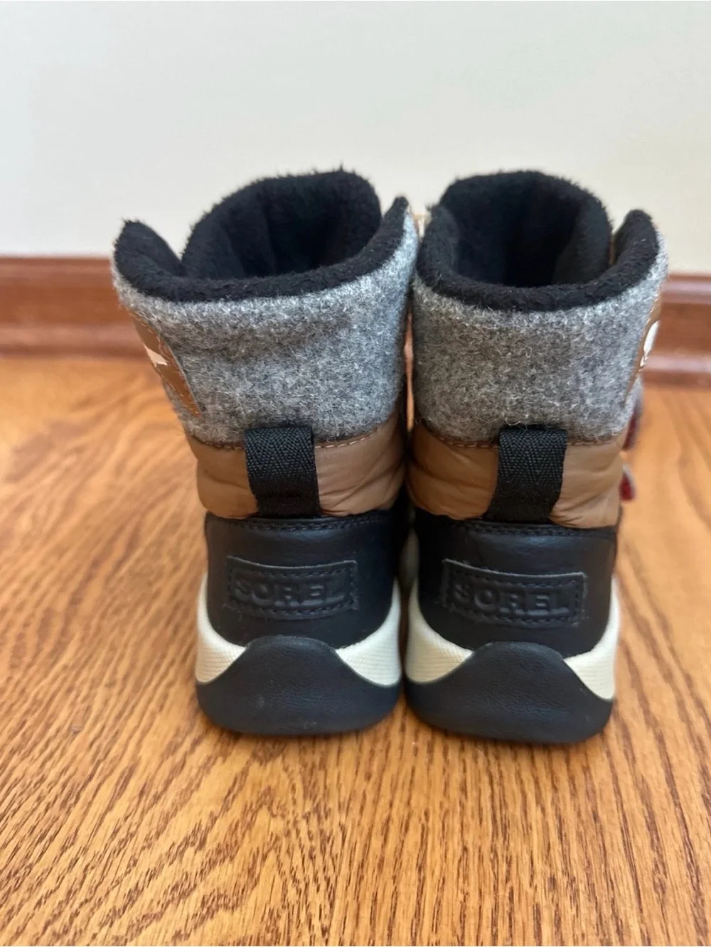 Sorel Whitney II Waterproof Winter Boots Kids 11 Velcro